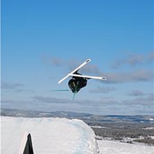 Jag k&ouml;r min f&ouml;rsta flatspin i stort hopp. Det gi. Kuva: Fjunesh. Ratsastaja: Olov Engstr&ouml;m.