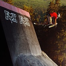 Robin droppar ut stilrent fr&aring;n wallriden i &Aring;re B. Kuva: Mattias Fredriksson. Ratsastaja: Robin Wallner.