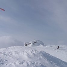 Grymt med kiting vid toppstugan!. Kuva: Ville berg-Malmborg. Ratsastaja: tobas Johansson.