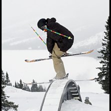 skutt me grab &aring; en skida p&aring; boxen 

&uml;Tack And. Kuva: Andreas Timf&auml;lt. Ratsastaja: Staffan Zackrisson.