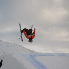 backflip i bydalen. Kuva: Jakob Lundberg. Ratsastaja: Olle Eriksson.
