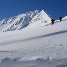 &Aring;kare p&aring;v&auml;g till fots mot toppen Todorka.. Kuva: Melker Rinaldo. Ratsastaja: n/a.