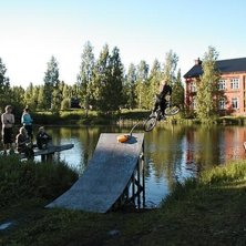vi badade en varm dag . Kuva: Niclas Wikblom. Ratsastaja: Jag.