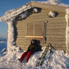 Taking a rest on the top and getting panda-taned. Kuva: Katrine Ingebrigtsen. Ratsastaja: May Elin Aarstad.