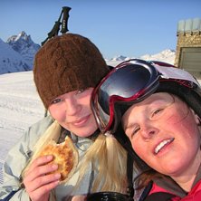 V&auml;l uppe, efter morgon hikingen, i soluppg&aring;ngen . Kuva: Maria. Ratsastaja: Vera o Maria.
