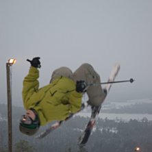 backflip.. Kuva: Kalle Halvarsson. Ratsastaja: jens fasth.