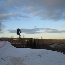 Naajs hopp med upplysning o bakrunden ville flyga . Kuva: Johan Sj&ouml;gren. Ratsastaja: Filip W&auml;stberg.